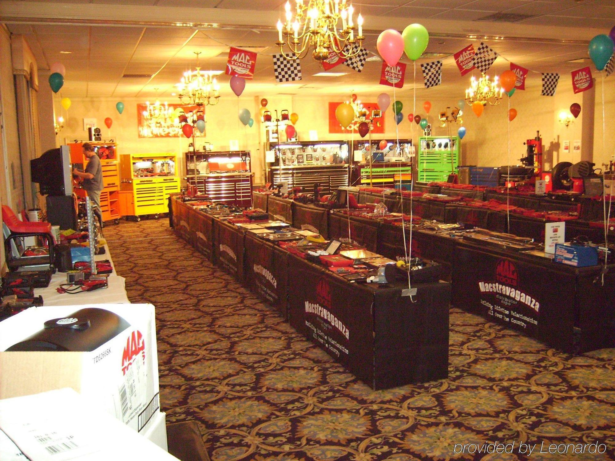 Holiday Inn Middletown Goshen Ресторан фото